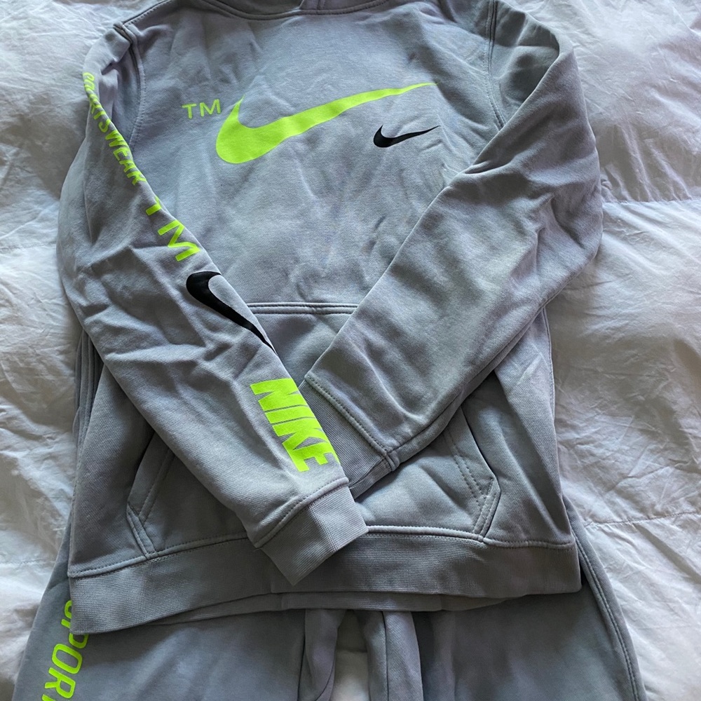 Nike Big Kids sweatsuit size large